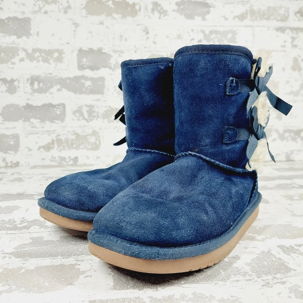 Koolaburra by Ugg Navy Blue Suede Bow Pull On Round Toe Comfortable Boots V711